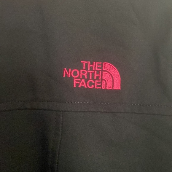 The NorthFace Women’s lightweight coat. - Picture 3 of 5